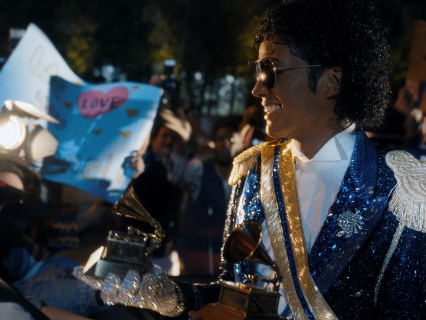 Michael: La versión pasteurizada con el sobrino de Jackson que brilla