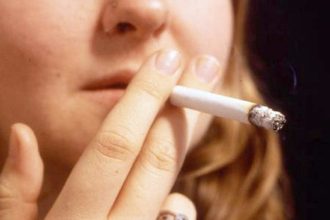 Reino Unido: Nueva ley prohibirá fumar de por vida a menores