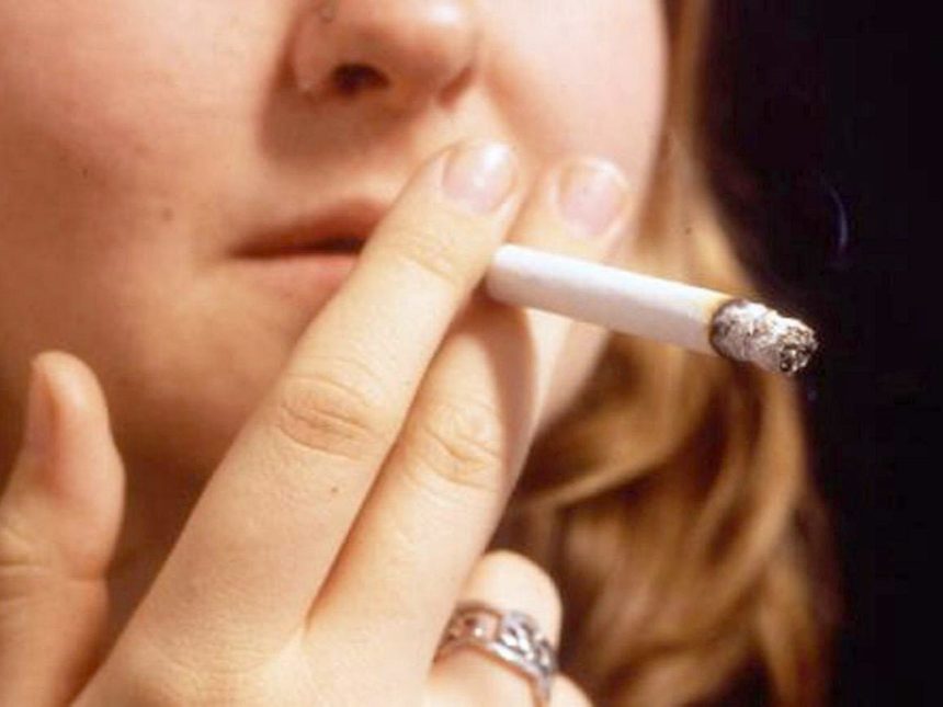 Reino Unido: Nueva ley prohibirá fumar de por vida a menores