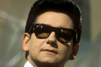 Roy Orbison: Éxitos y Tragedias en la Vida del Legendario Cantante