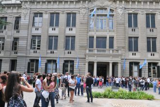 El Gobierno alerta sobre adoctrinamiento en colegio de La Plata