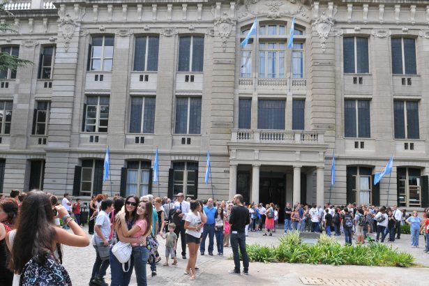 El Gobierno alerta sobre adoctrinamiento en colegio de La Plata