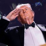 Trump exige reactivar su lujoso salón de baile en la Casa Blanca