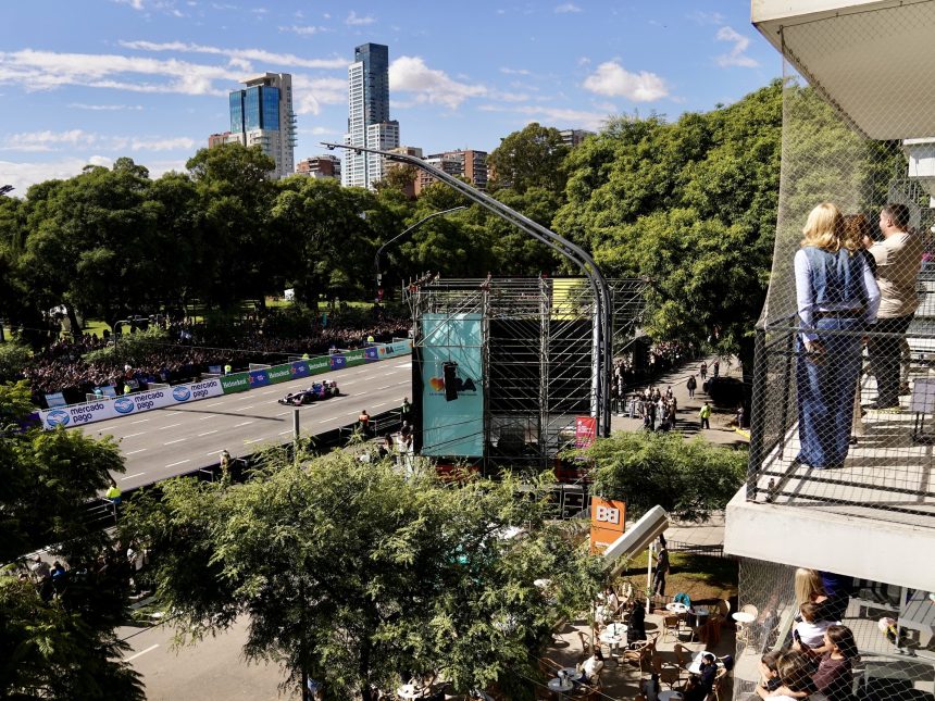 Colapinto en Avenida del Libertador: Un día de lujo en Buenos Aires