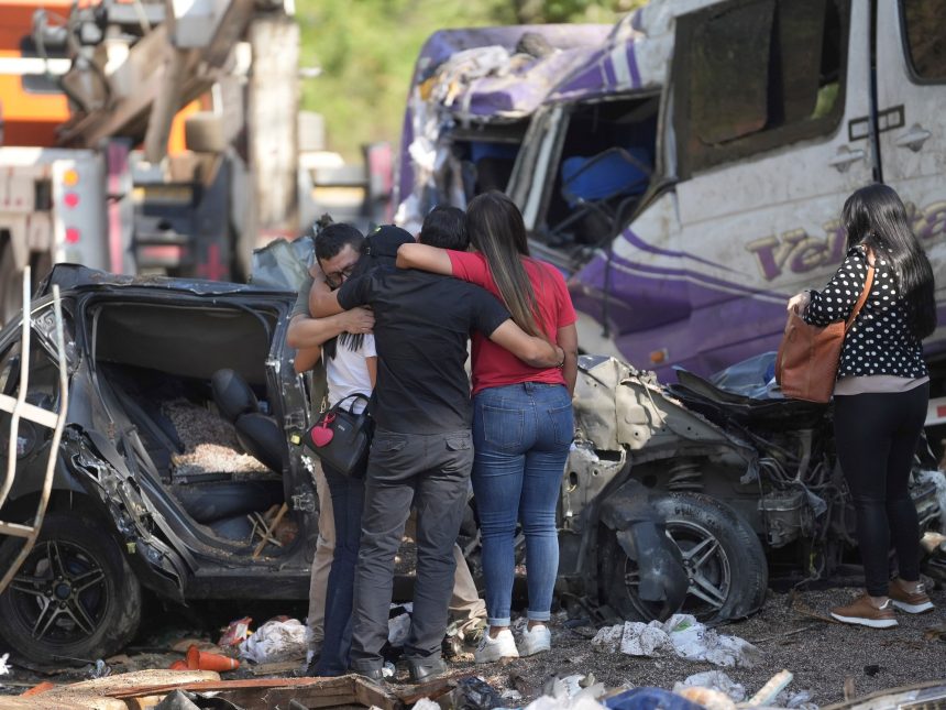 Explosivos ataques sacuden Colombia: tensión a un mes de elecciones