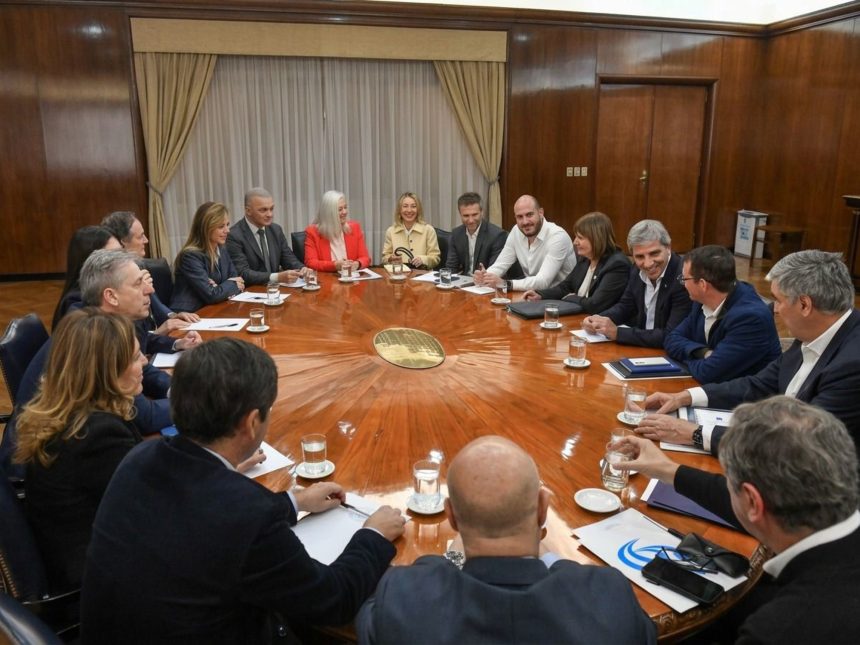 Bullrich une a la oposición con Caputo y pospone reforma electoral