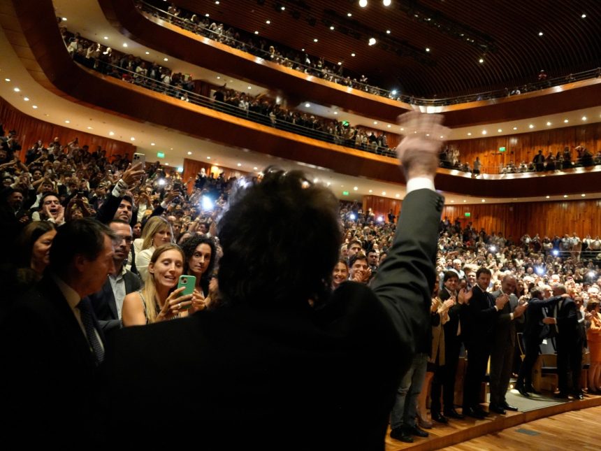 Milei en el Palacio Libertad: Crítica a Keynes y la Corrupción