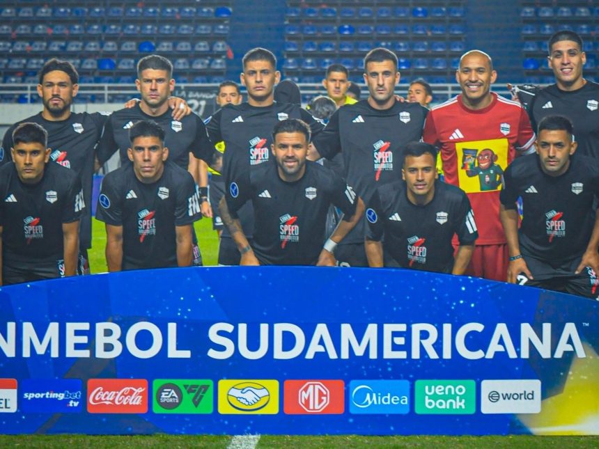 Riestra Brilla en su Debut Internacional: El Gol Fallido del Montevideo City