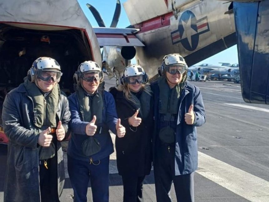 Javier Milei explora el portaaviones Nimitz en su visita a Argentina