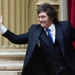 Javier Milei alcanza su mínimo en encuestas: ¿Oportunidad para la oposición?
