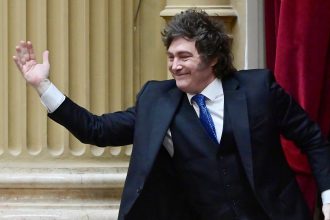 Javier Milei alcanza su mínimo en encuestas: ¿Oportunidad para la oposición?