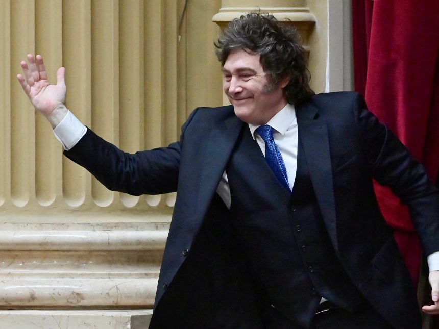 Javier Milei alcanza su mínimo en encuestas: ¿Oportunidad para la oposición?