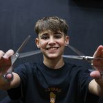 El niño barbero: A los 12 años, ¡ya tiene su propia peluquería!