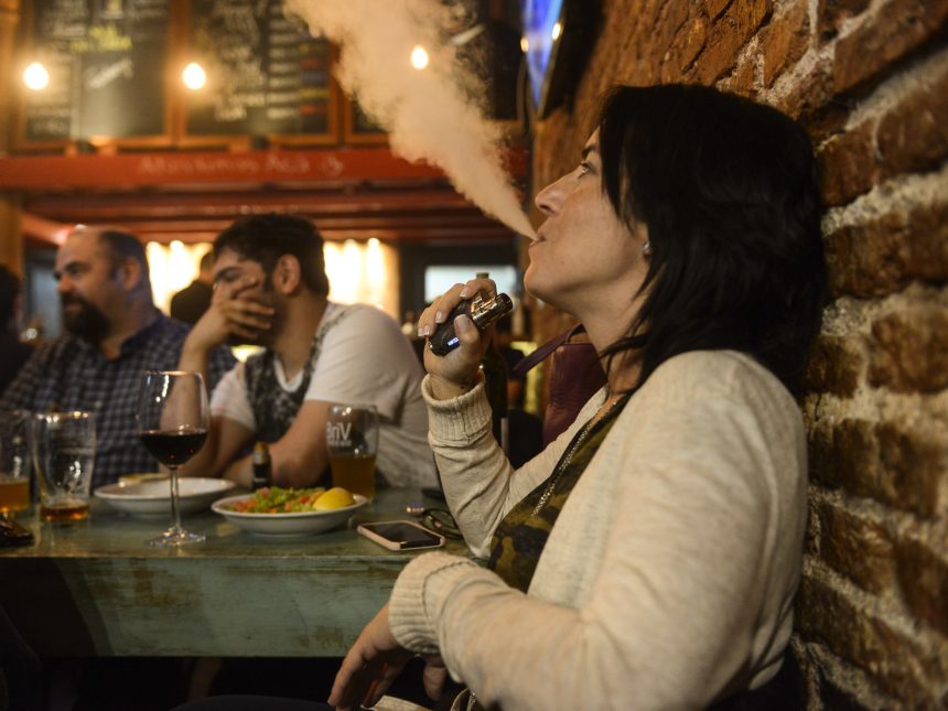 Adiós a la Prohibición: El Gobierno Regula Vapeadores y Tabaco
