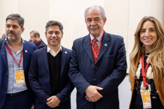 Axel Kicillof y su comitiva: Viaje financiado por organismo oficial a España