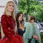 Desfile de Estrellas: La Met Gala Brilla con Alfombra Blanca