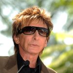Barry Manilow pospone conciertos a los 82: su salud preocupa, pero sigue