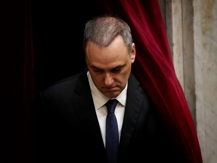 Adorni en Crisis: El Presidente Respaldando y Tensión en el Gabinete