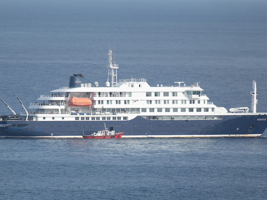 España permite desembarco de crucero con pasajeros del hantavirus