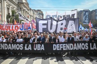 UBA convoca marcha por fondos: Gobierno responde con acusaciones