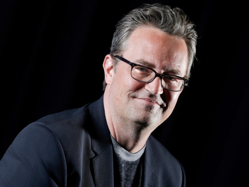 Subasta de Recuerdos de Matthew Perry: ¡Objetos Icónicos de ‘Friends’!