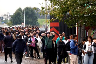 Más de 6 cuadras de fila: La búsqueda de empleo en Moreno