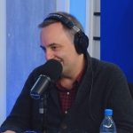 Manuel Adorni revela su conexión con la cascada y promete libros