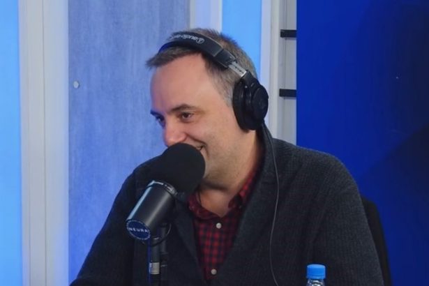 Manuel Adorni revela su conexión con la cascada y promete libros
