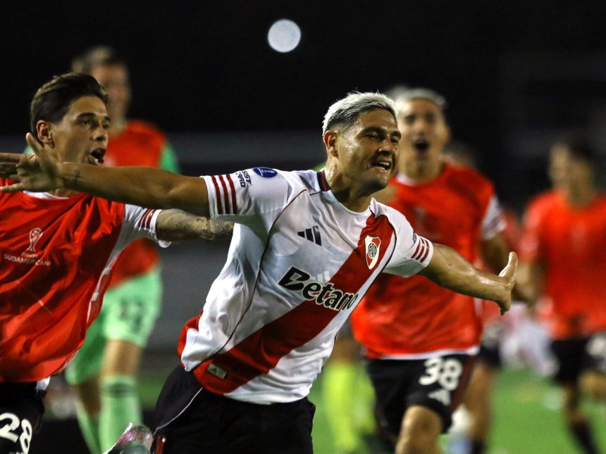 ¡Increíble! River se clasifica en el último suspiro gracias a Maxi Salas