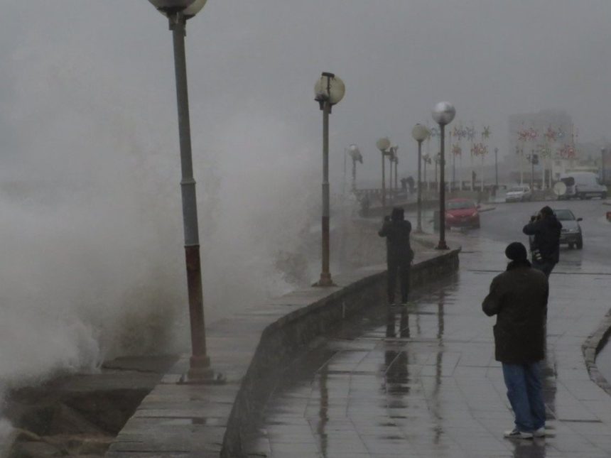 Ciclón Extratropical Devasta la Costa Atlántica: Olas Gigantes y Alerta