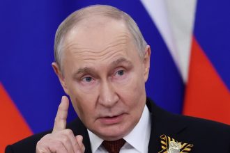 Putin asegura que el conflicto en Ucrania se apaga y ofrece uranio
