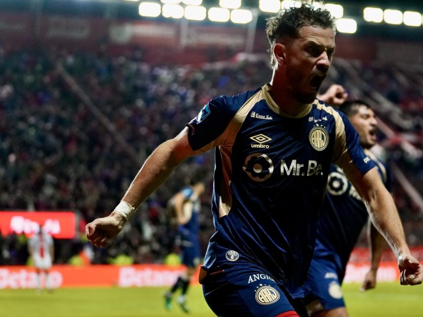 Argentinos avanza a semifinales tras vencer a Huracán en el alargue