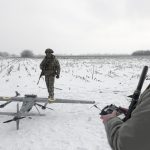 El poncho español que oculta a los soldados en la guerra de Ucrania
