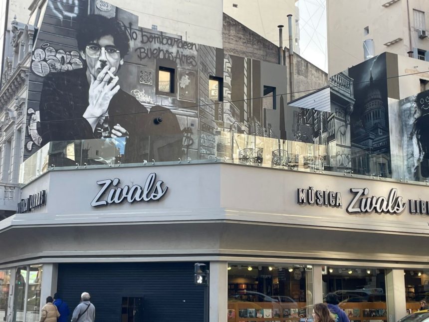 Descubre el Impactante Mural de Charly García en Callao y Corrientes