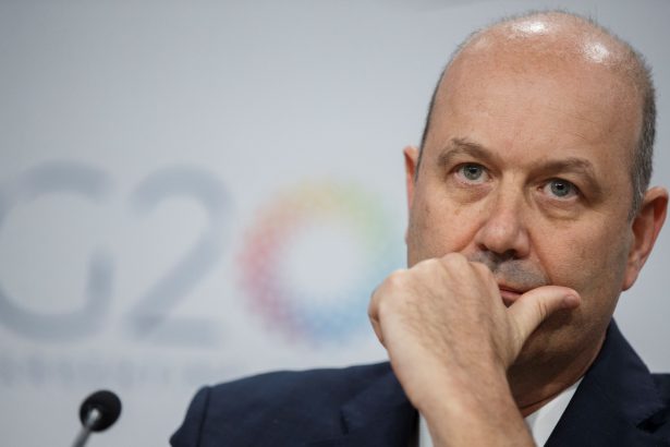 Sturzenegger defiende a Adorni y celebra la caída de la inflación
