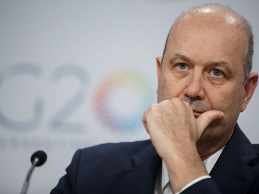 Sturzenegger defiende a Adorni y celebra la caída de la inflación