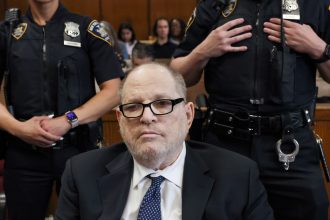 Anulan el tercer juicio de Harvey Weinstein por violación en NY