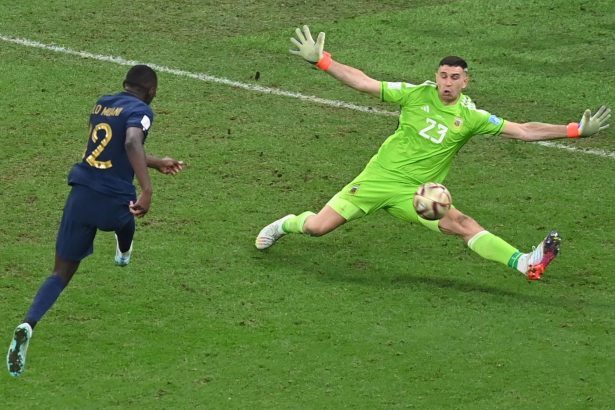 Deschamps sorprende: Kolo Muani fuera de la lista para el Mundial