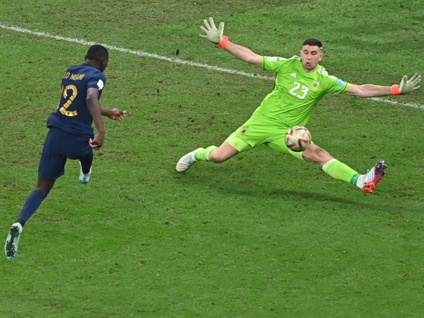 Deschamps sorprende: Kolo Muani fuera de la lista para el Mundial