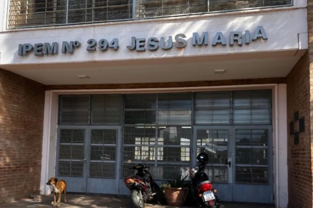 Tragedia en Córdoba: Alumna fallece aplastada por arco de fútbol