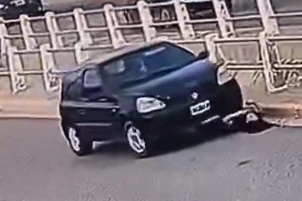 Impactante: Mujer atropellada por su propio auto al intentar repararlo