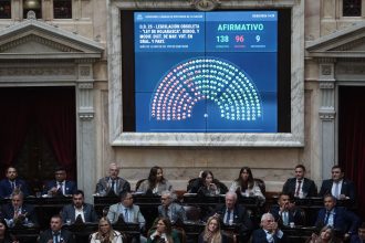 El Gobierno frena interpelación a Adorni y avanza con Ley Hojarasca