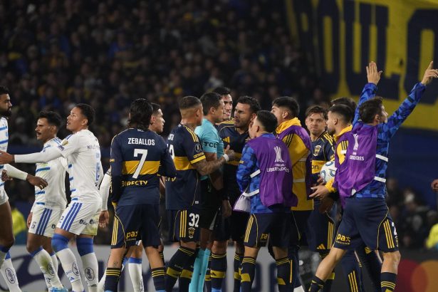 Boca estalla contra el árbitro Valenzuela: ¡penal no cobrado!