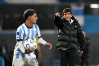 Racing cae ante Caracas en Sudamericana: Costas, al borde del abismo