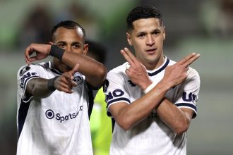 Independiente Rivadavia brilla en la Libertadores: triplete de Arce