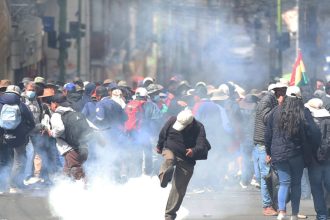 Caos en La Paz: Largas filas por pollo y combustible desatan protestas