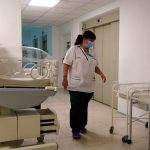 Descubre cómo la disminución de nacimientos impacta hospitales y clínicas