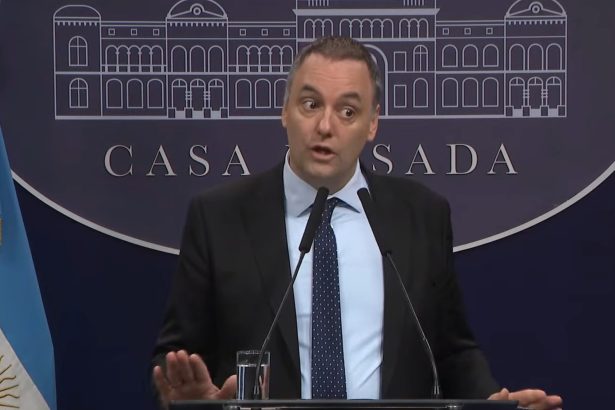 Manuel Adorni: ¿Usará la Inocencia Fiscal para justificar sus ingresos?
