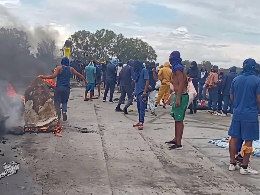 Impactantes videos revelan el caos interno de una cárcel en Venezuela