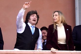 Milei busca unidad tras el Tedeum: fotos con Karina, Caputo y Bullrich